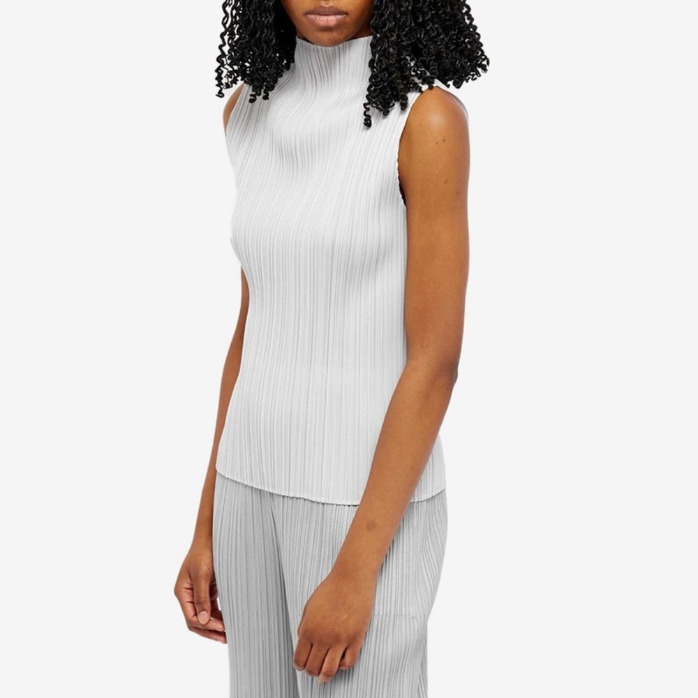 INDUSTRY Elegant Sleeveless Ribbed Top in White Size L.